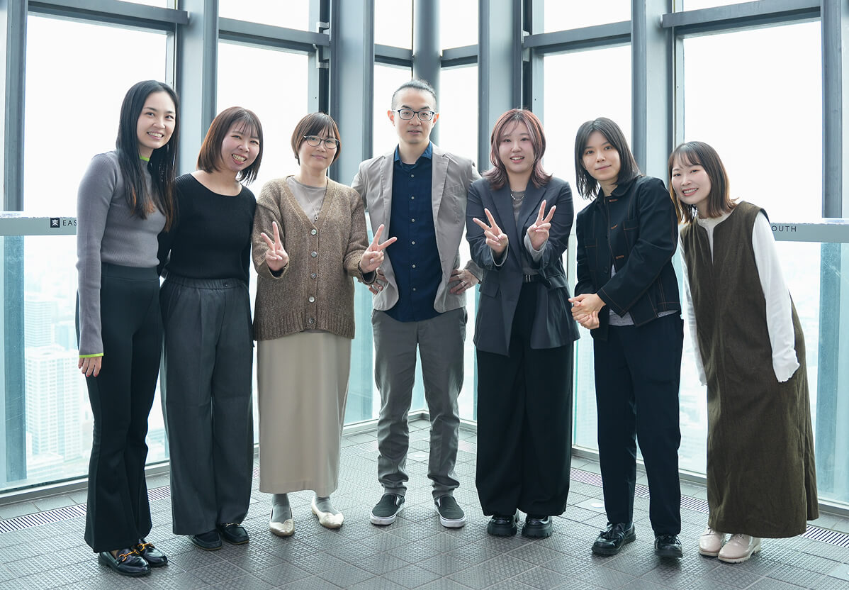 トナリのトリデ社員の集合写真